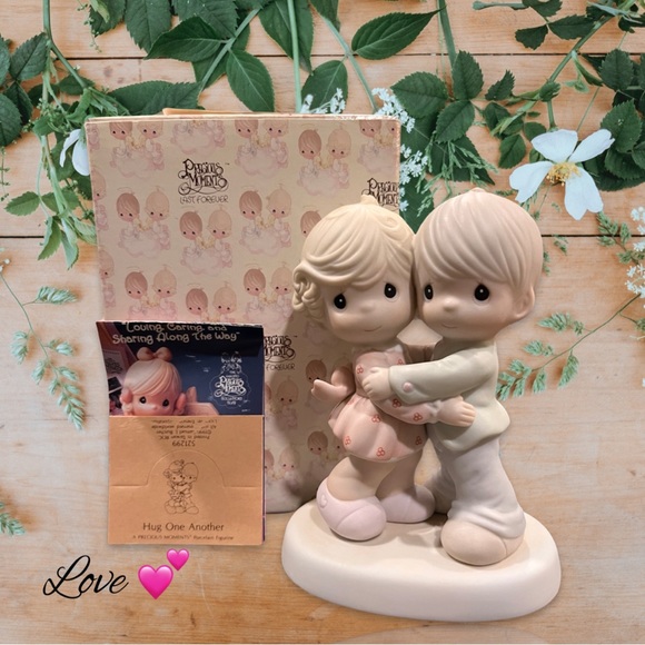 Precious Moments Hug One Another (521299) - Picture 1 of 6